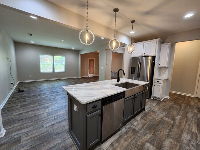Building Photo - 3 Bedroom Townhome Community on Lake Wylie