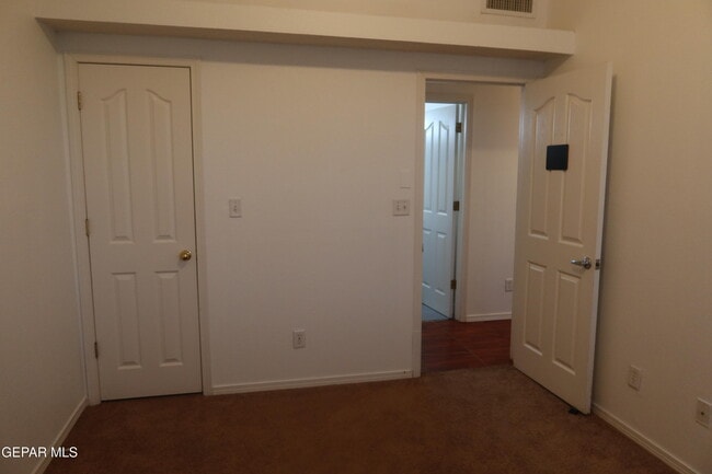 Building Photo - 12520 Twin Leaf Dr