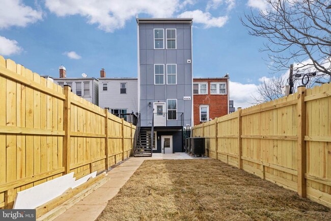 Building Photo - 750 19th St NE