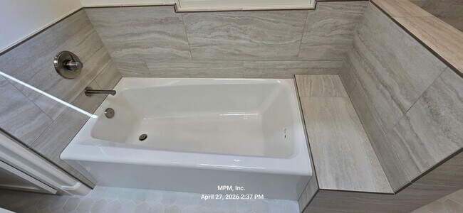 Building Photo - large custom home with peek a boo ocean views