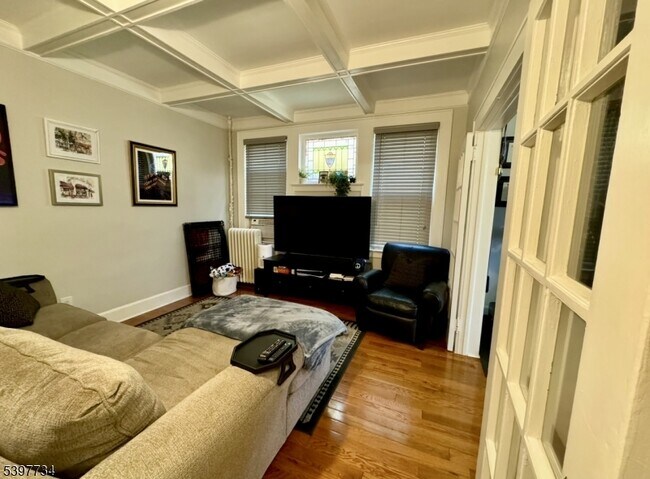 Building Photo - 10 Willowdale Ave