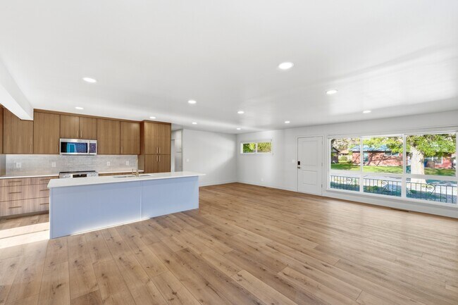 Building Photo - 1153 Buccaneer Dr