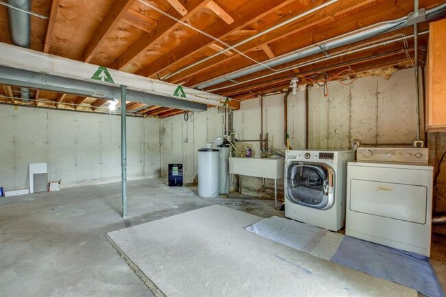 Building Photo - 6409-6411 Hammersley Rd Duplex
