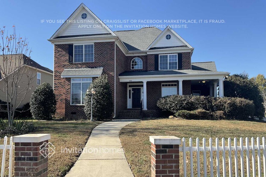 Primary Photo - 3915 Lake Park Rd