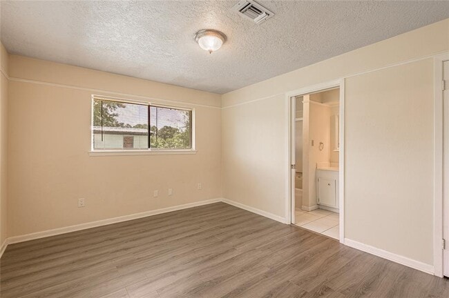Building Photo - 137 E Austin Ave