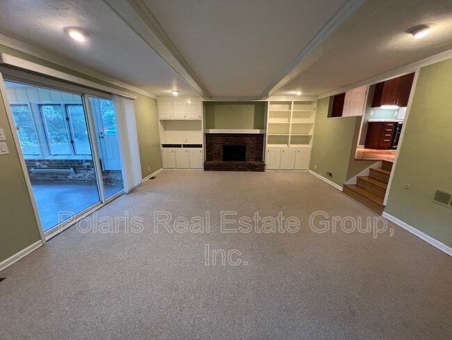 Building Photo - 8829 Rexford Rd