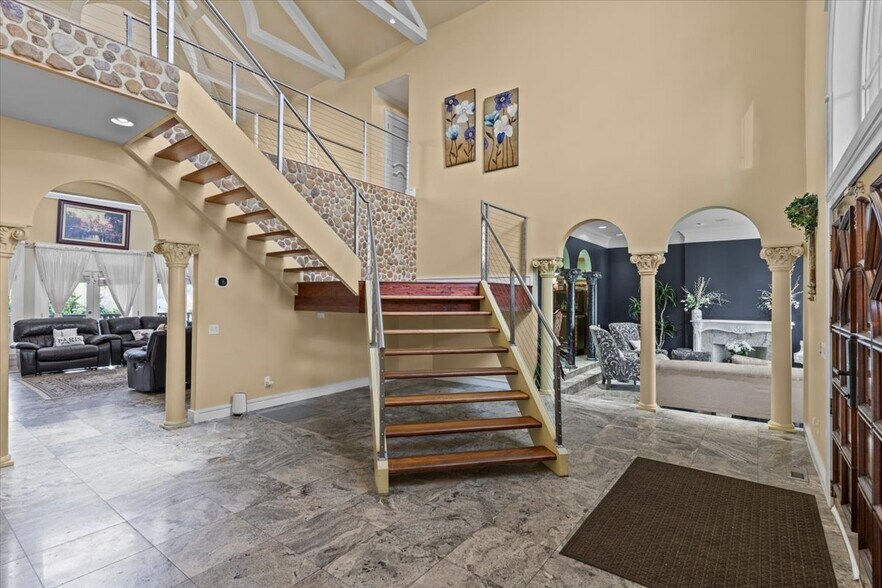 Building Photo - 200 Asphodel Dr