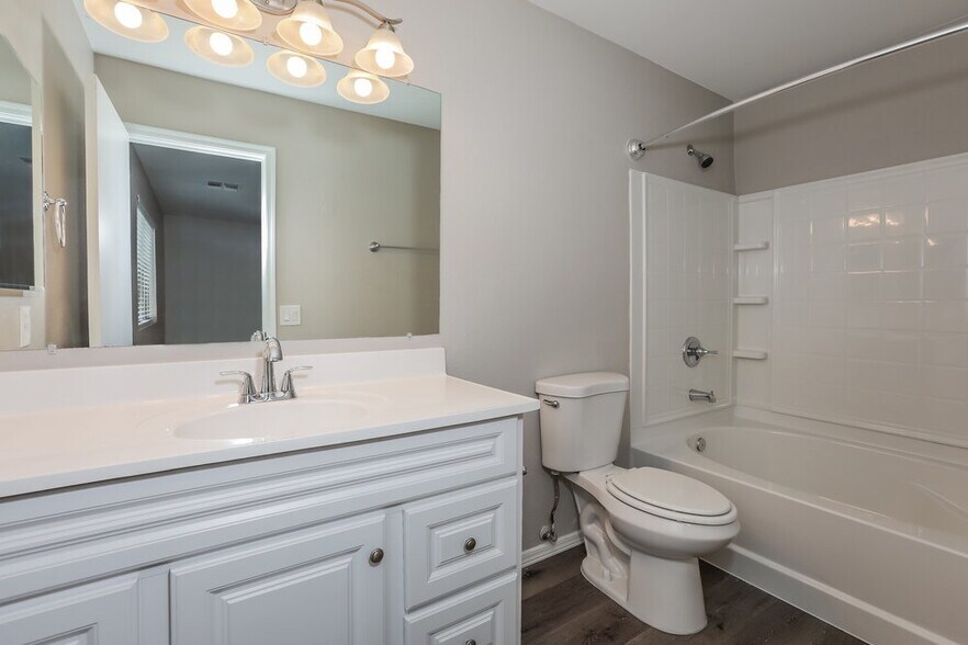 Building Photo - 1101 E Desert Rose Trail