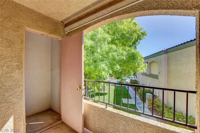 Building Photo - 7885 W Flamingo Rd