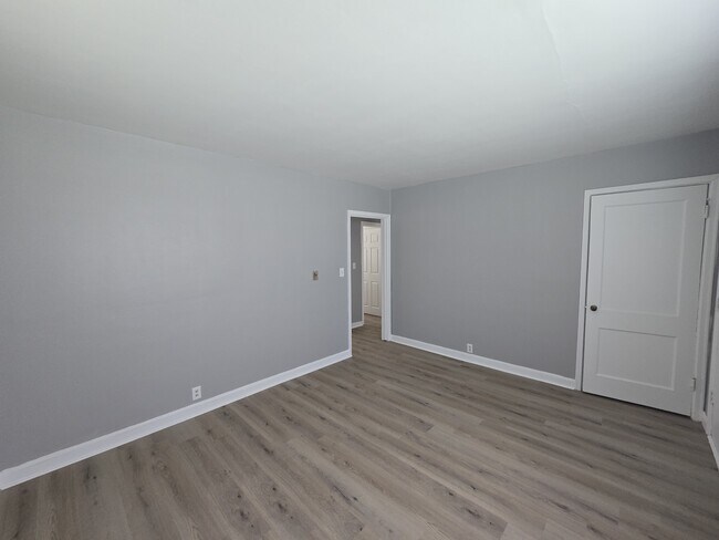 Building Photo - 602 Logan Ave