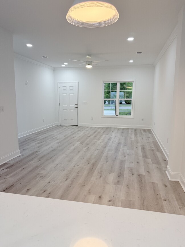 Building Photo - 861 Maxine Ct