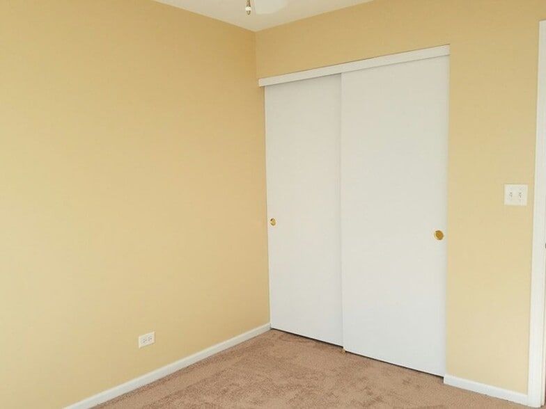 Building Photo - 2541 Hillsboro Blvd