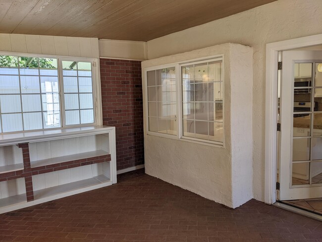 Building Photo - 27840 Camp Plenty Rd