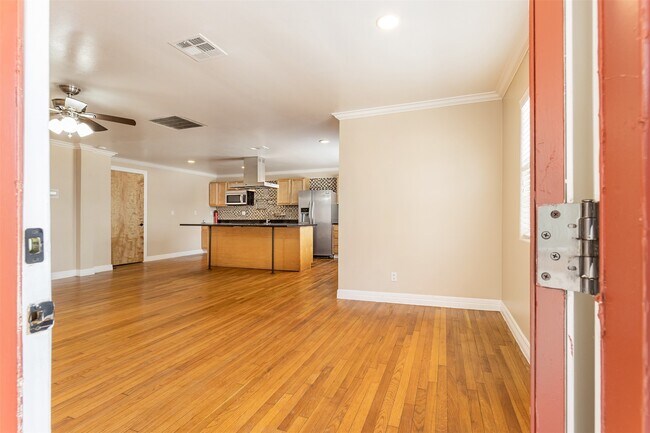 Building Photo - 2098 Harland Dr
