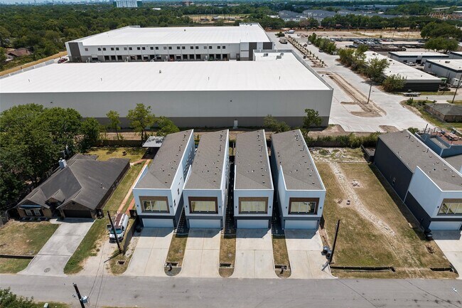 Building Photo - 6533 Castlebay Dr