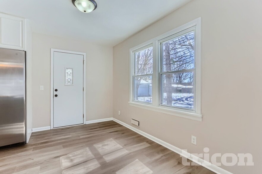 Building Photo - 7755 Eastwood Rd