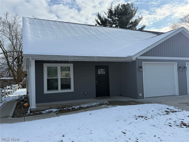 Building Photo - 244 Allen Ln SE