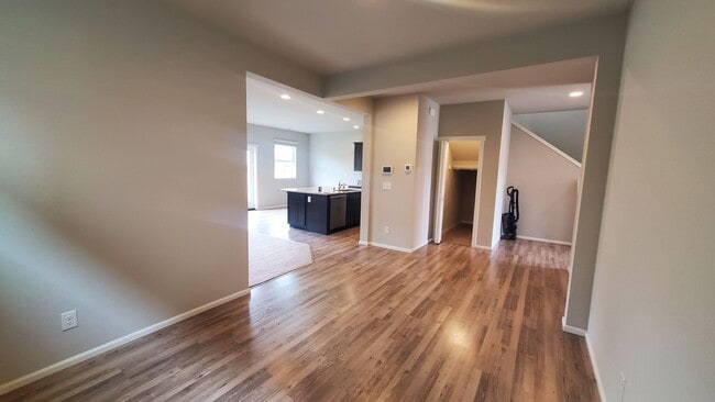 Building Photo - Beautiful Newer Puyallup Home You Will Not...