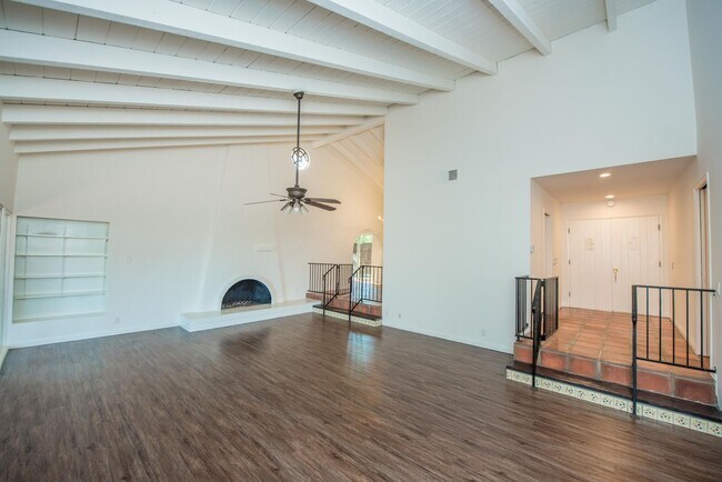 Building Photo - Anaheim Hills