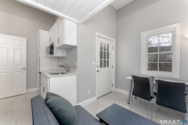 Building Photo - 280 Old Lambert Rd