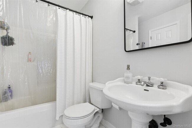 Building Photo - 2 Red Creek Cir