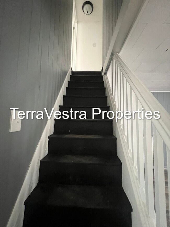 Building Photo - 3 Bed Single Family in Salem. Eligible for $500 Security Deposit.