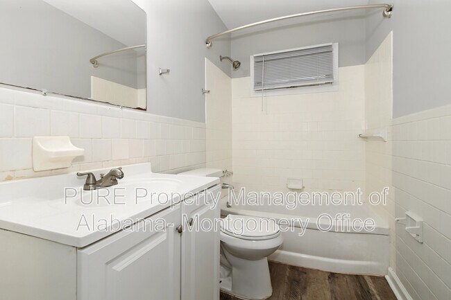 Building Photo - 4332 Sussex Dr