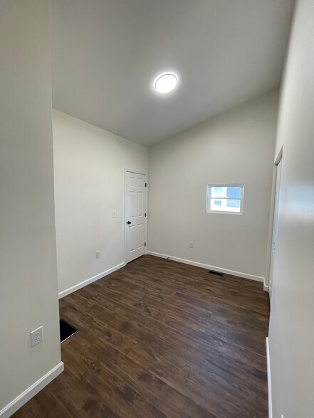 Building Photo - 180 E Morrill Ave