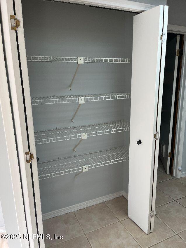 Building Photo - 3647 Mandarin Woods Dr N