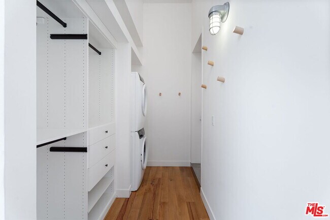 Building Photo - 1850 Industrial St