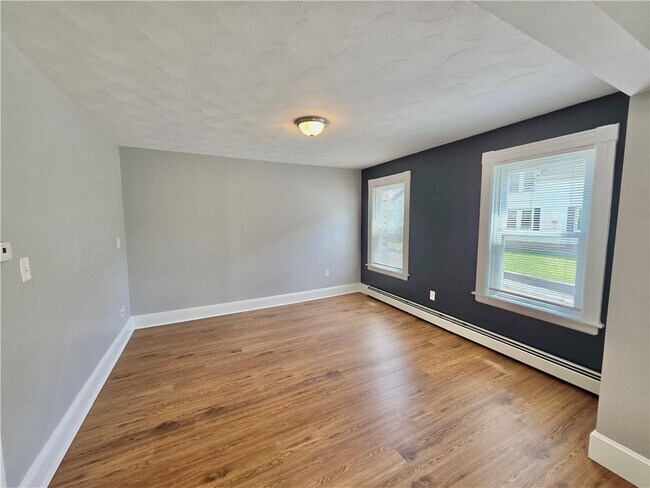 Building Photo - 5 Greystone Ave