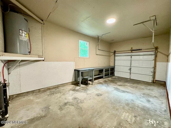 Building Photo - 3802 Brandywine Dr