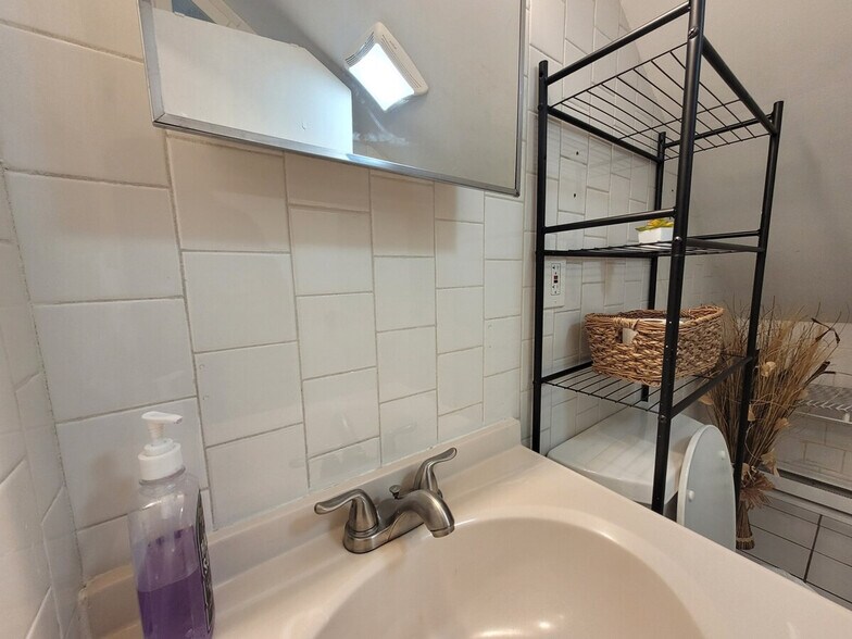 Building Photo - 3 Dean Ave