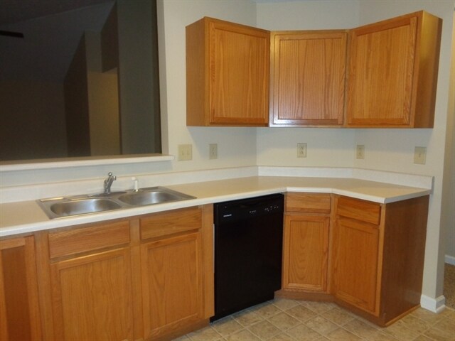Building Photo - 970 Foxtail Dr