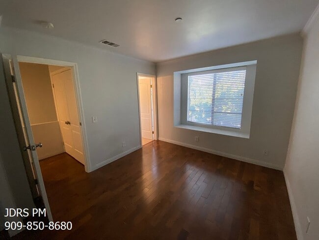 Building Photo - Monrovia 2 Bedroom Townhouse