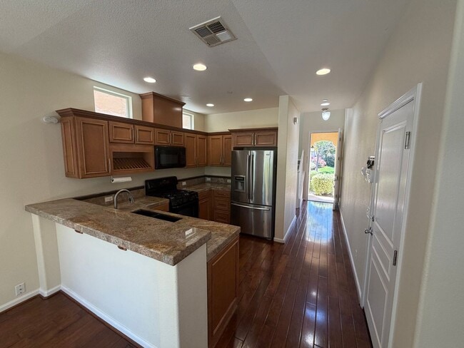 Building Photo - 2 Bedroom | 2.5 Bathroom | Single family home