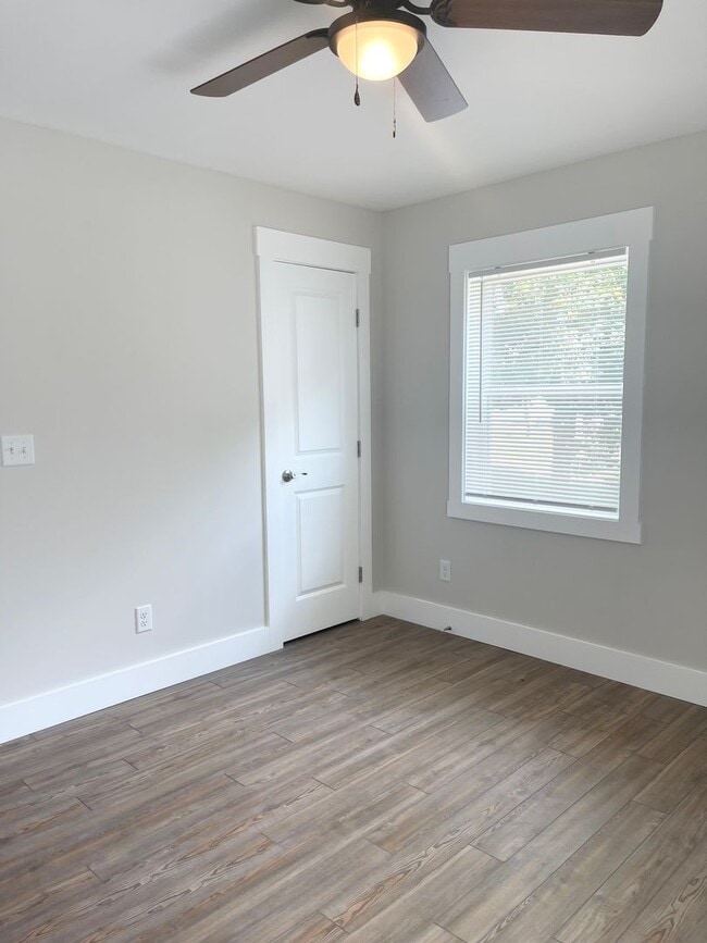 Building Photo - Adorable 3 bedroom 2 bath, great Candler l...