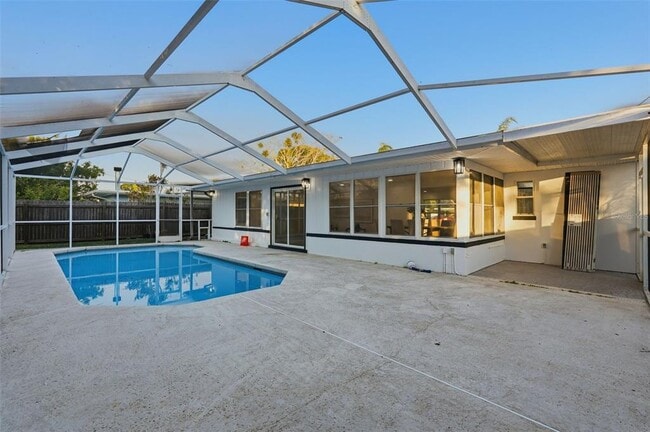 Building Photo - 2470 Del Rio Way