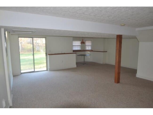 Building Photo - 404 Silk Oak Dr