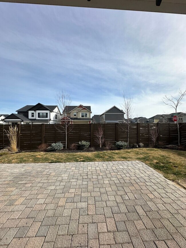 Building Photo - Beautiful Stone Creek Home | Open Layout, RV Parking & Private Pool Access