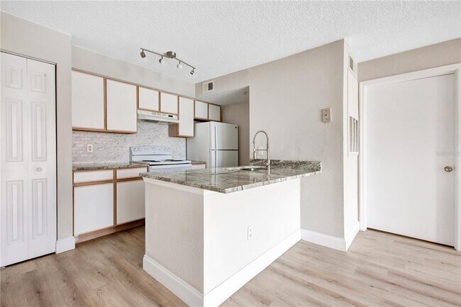 Building Photo - 2214 Grand Cayman Ct