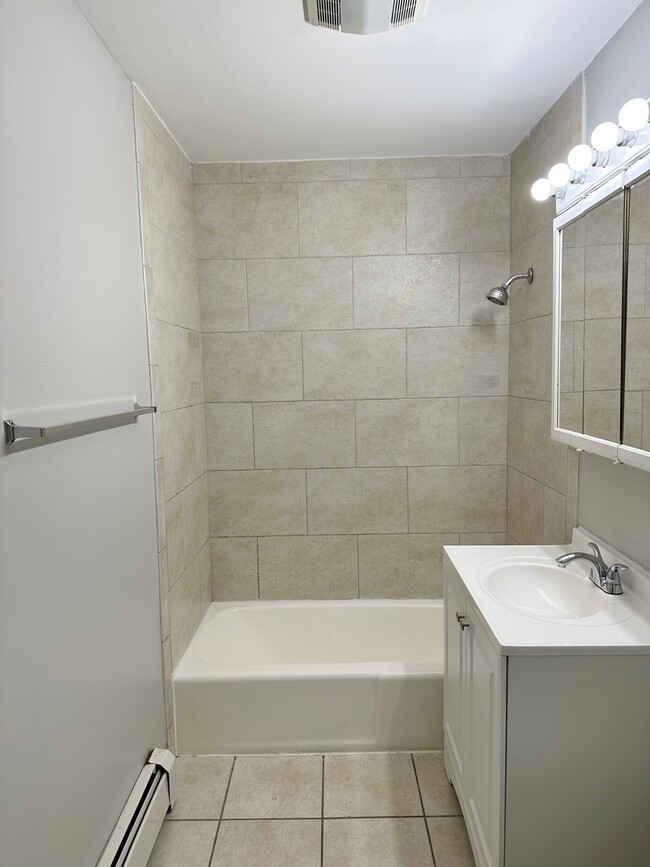 Building Photo - 8635 84th Ct
