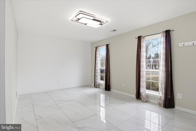 Building Photo - 3454 Tamarack Ct