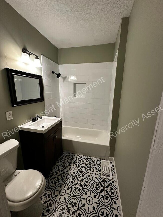 Building Photo - Located In Our Historical District!! A Must See!!!