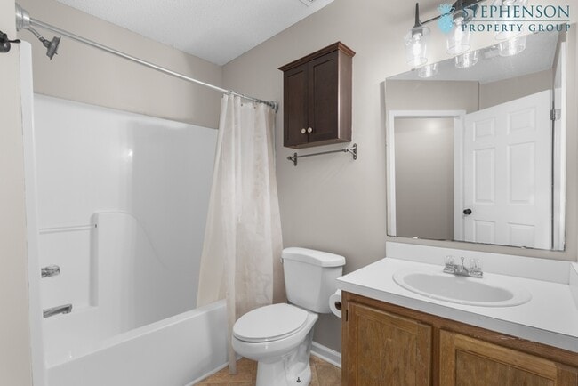 Building Photo - Chapin home