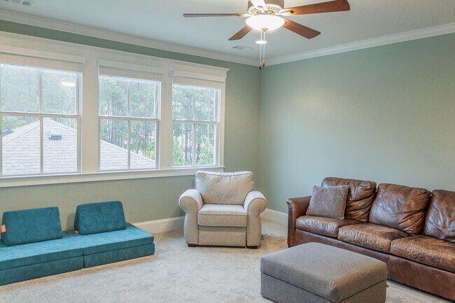 Building Photo - 908 Kestrel Dr