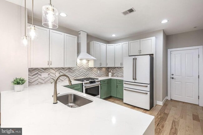 Primary Photo - 2205 Richmond Hwy