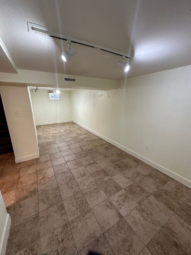 Building Photo - Pre Lease!! Great House