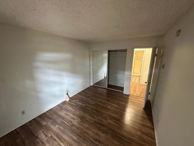 Building Photo - 2 Bed, 2 Bath Condo in Cross Creek Village...