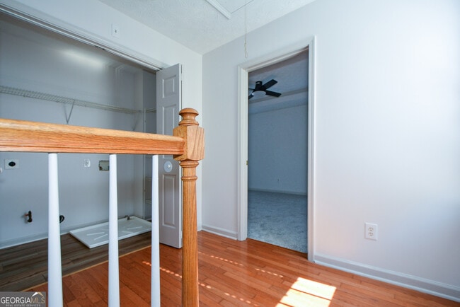 Building Photo - 5460 Hampton Ct